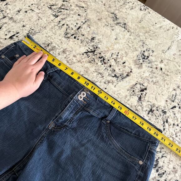 Torrid Denim Jegging Bermuda Shorts 22 10515905 - Picture 9 of 12